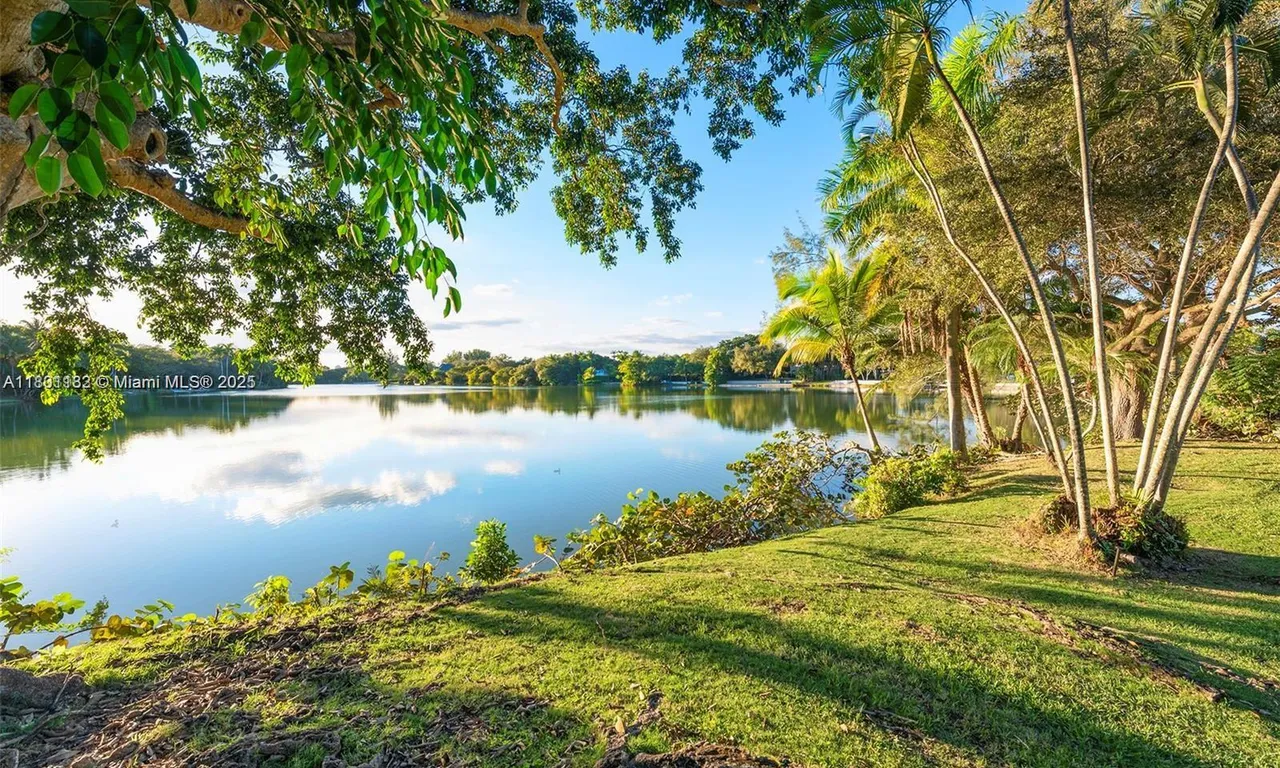 9000 School House Rd, Coral Gables FL 33156