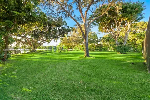 9000 School House Rd, Coral Gables FL 33156