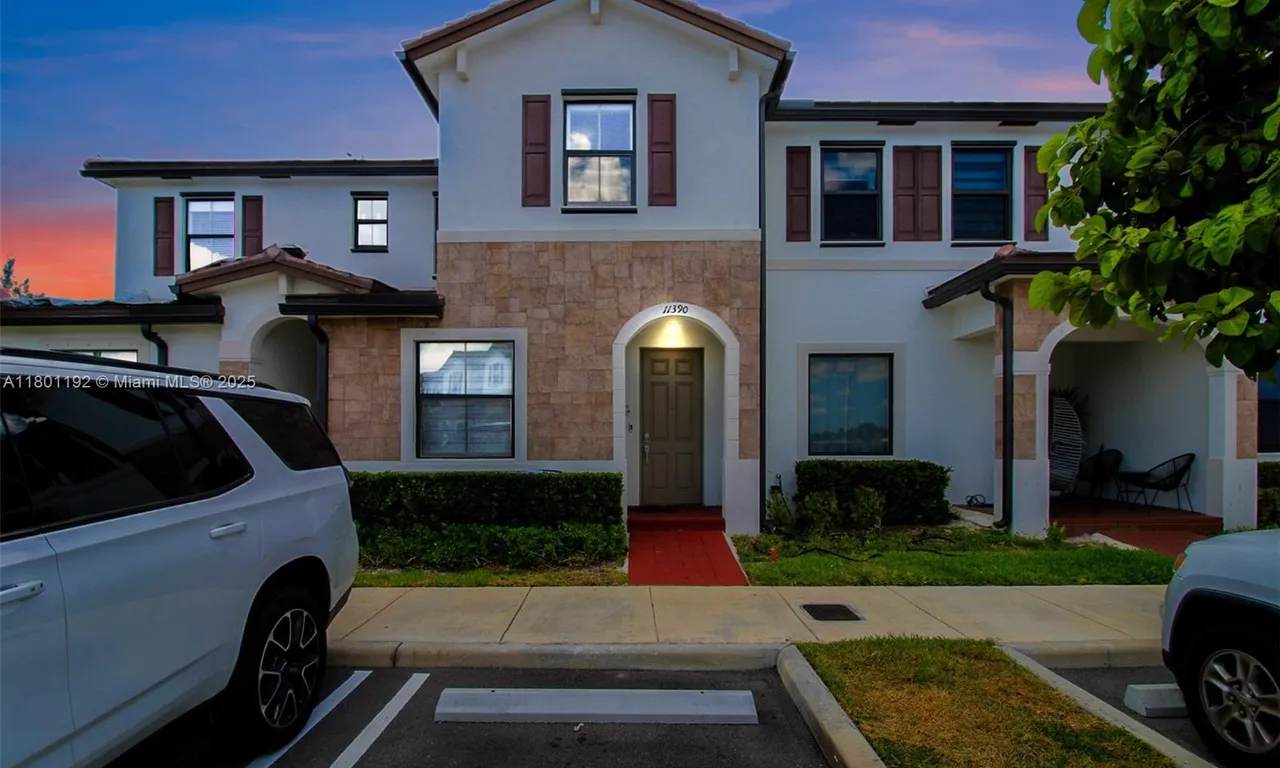 11390 W 34th Way, Hialeah FL 33018