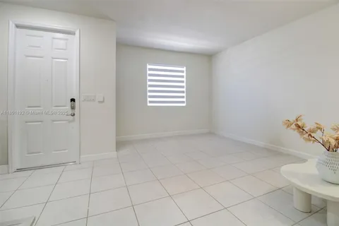 11390 W 34th Way, Hialeah FL 33018