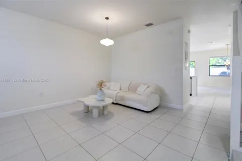 11390 W 34th Way, Hialeah FL 33018