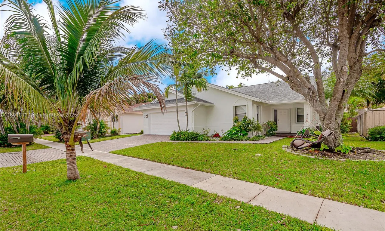 216 SE 9th St # 1, Dania Beach FL 33004