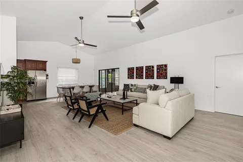 216 SE 9th St # 1, Dania Beach FL 33004