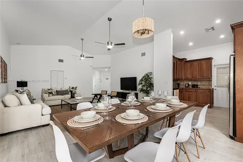 216 SE 9th St # 1, Dania Beach FL 33004