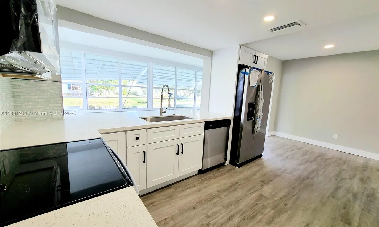 4230 NW 52nd Ave, Lauderdale Lakes FL 33319