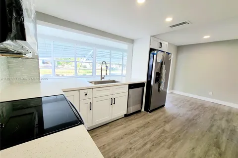 4230 NW 52nd Ave, Lauderdale Lakes FL 33319