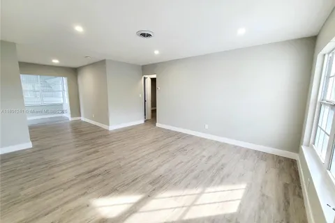4230 NW 52nd Ave, Lauderdale Lakes FL 33319