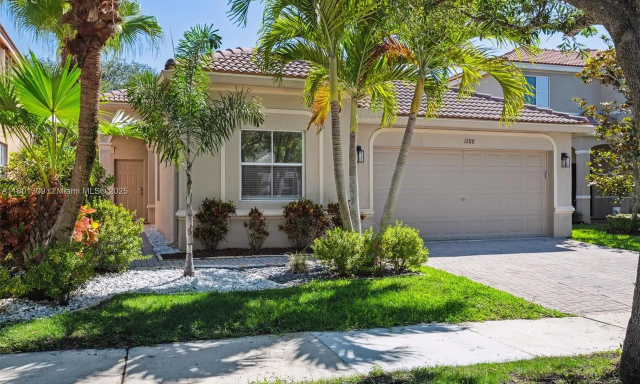 1288 Chinaberry Dr, Weston FL 33327