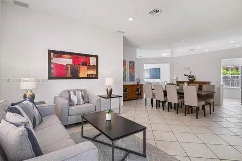 1288 Chinaberry Dr, Weston FL 33327