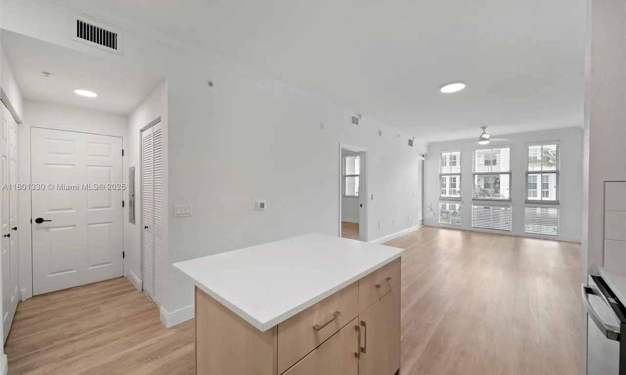 10170 SW 7th St # 305, Pembroke Pines FL 33025