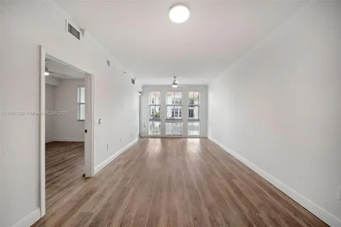 10170 SW 7th St # 305, Pembroke Pines FL 33025