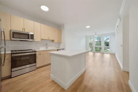 10170 SW 7th St # 311, Pembroke Pines FL 33025