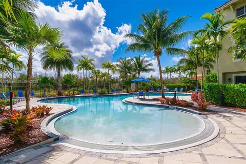 10170 SW 7th St # 205, Pembroke Pines FL 33025