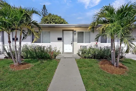 891 SW 5th St # 3, Miami FL 33130