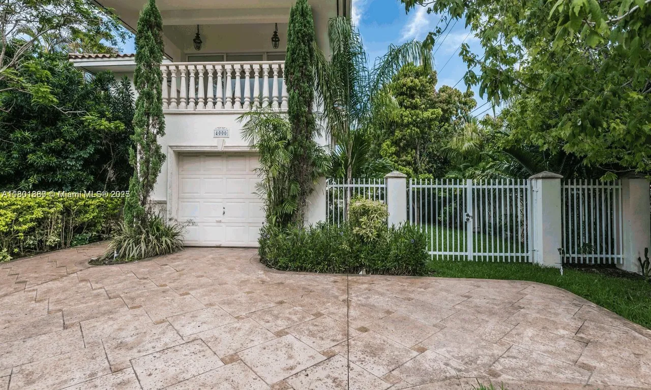 4000 Alhambra Cir, Coral Gables FL 33146