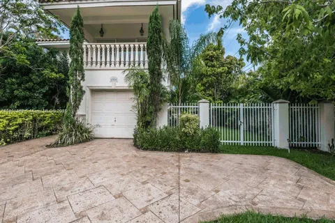 4000 Alhambra Cir, Coral Gables FL 33146