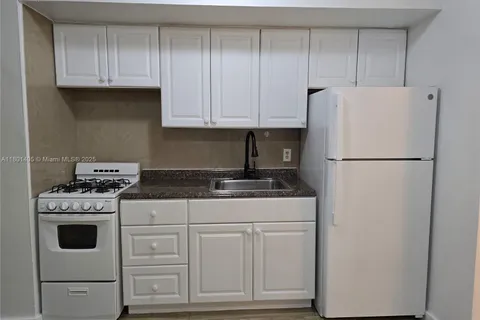 1140 71st St # 3, Miami Beach FL 33141