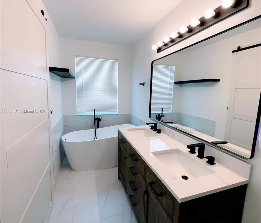 1120 Canella Ln, Hollywood FL 33019