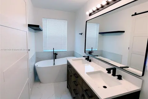 1120 Canella Ln, Hollywood FL 33019