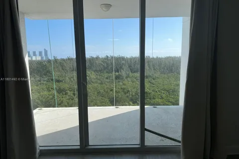 15051 Royal Oaks Ln # 905, North Miami FL 33181