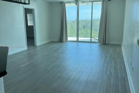 15051 Royal Oaks Ln # 905, North Miami FL 33181