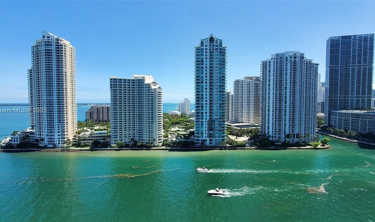 335 S Biscayne Blvd # 2105, Miami FL 33131
