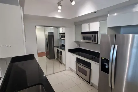 335 S Biscayne Blvd # 2105, Miami FL 33131