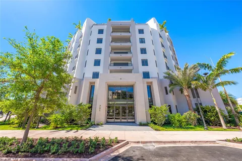 701 Valencia Ave # 404, Coral Gables FL 33134