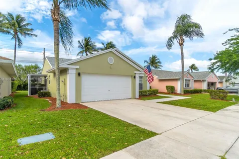 2590 SE 7th Pl, Homestead FL 33033