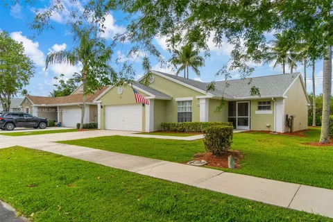 2590 SE 7th Pl, Homestead FL 33033