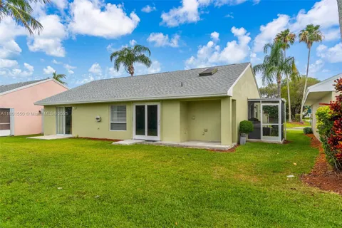 2590 SE 7th Pl, Homestead FL 33033
