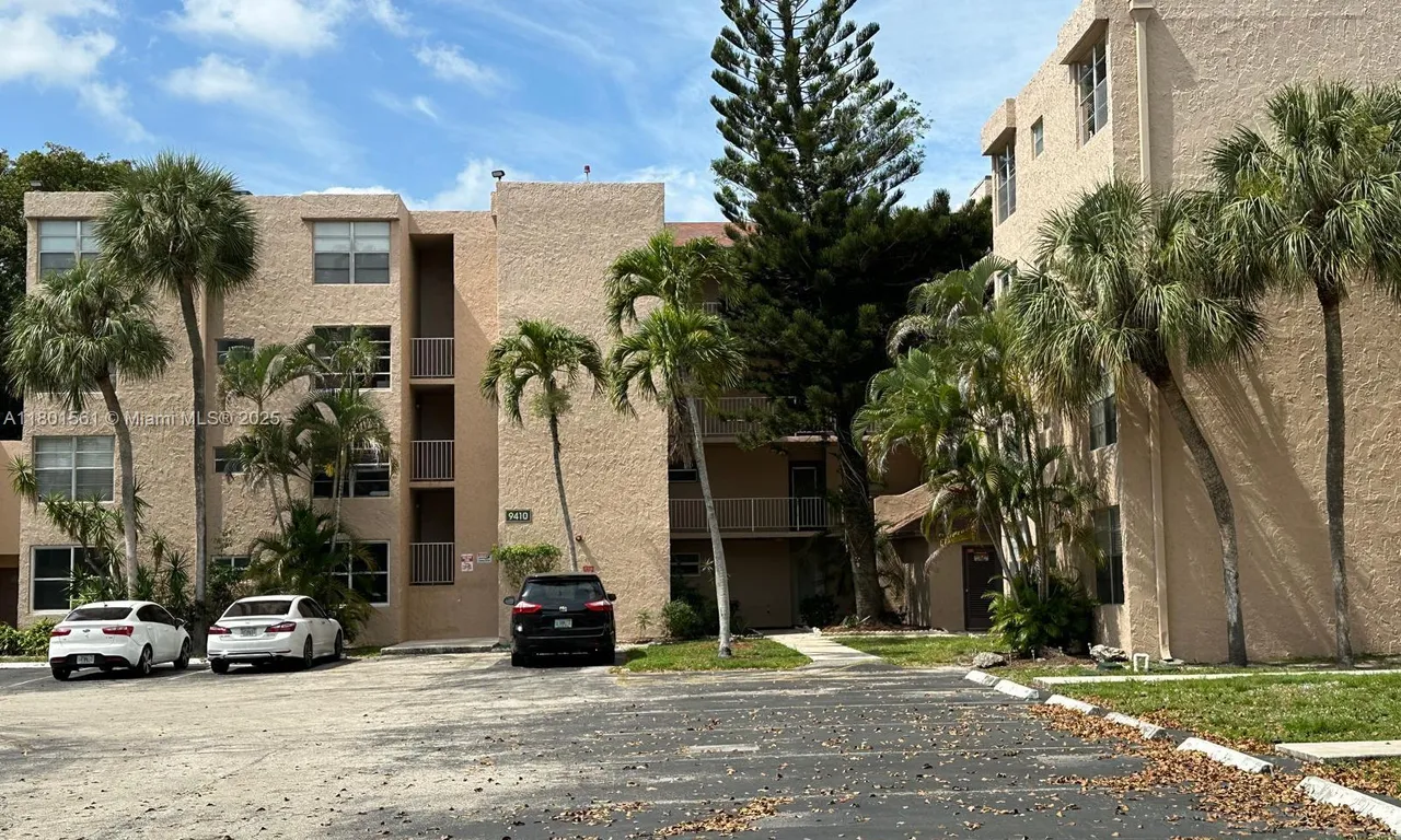 9410 Live Oak Pl # 305, Davie FL 33324