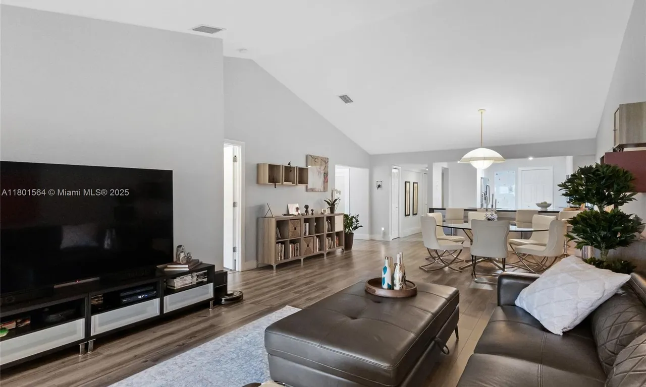 16279 Laurel Dr # 5, Weston FL 33326