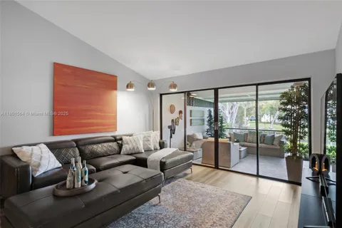16279 Laurel Dr # 5, Weston FL 33326