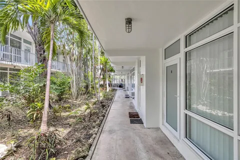 1850 Meridian Ave # 8, Miami Beach FL 33139