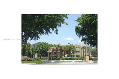 8025 SW 107 AV # 309, Miami FL 33173