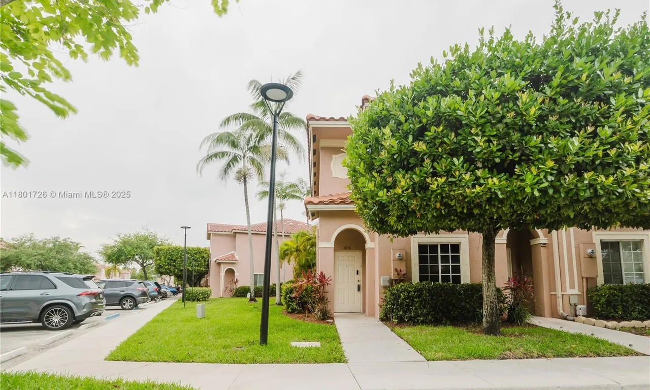7818 Catalina Cir, Tamarac FL 33321