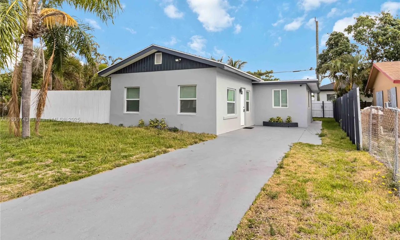 1199 Highland Rd, Lake Worth FL 33462