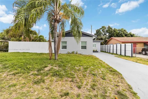 1199 Highland Rd, Lake Worth FL 33462