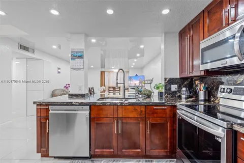 301 NE 14th # 207, Hallandale Beach FL 33009