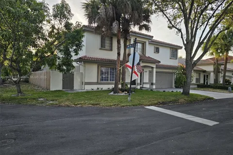 19110 NW 88th Ct, Hialeah FL 33018