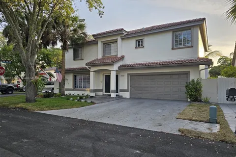 19110 NW 88th Ct, Hialeah FL 33018