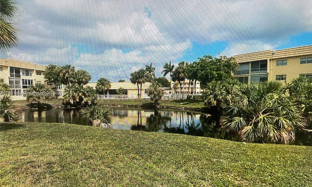 8285 Sunrise Lakes Blvd # 202, Sunrise FL 33322