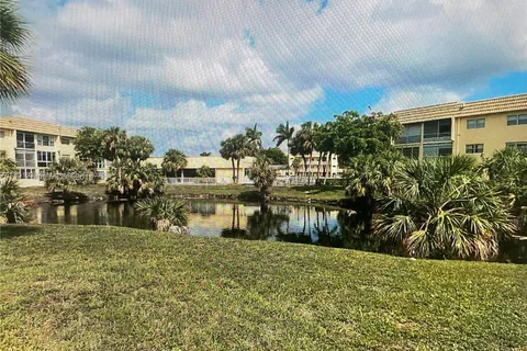 8285 Sunrise Lakes Blvd # 202, Sunrise FL 33322