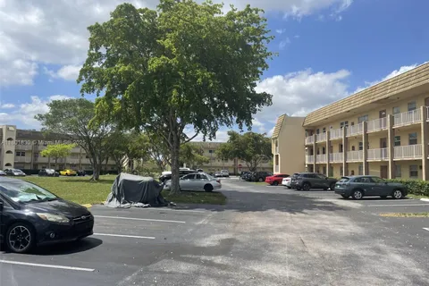 8285 Sunrise Lakes Blvd # 202, Sunrise FL 33322