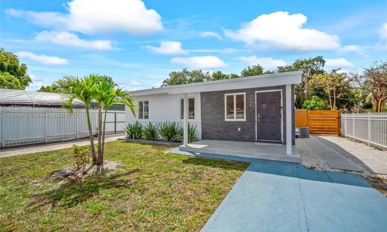 716 Burlington St, Opa-Locka FL 33054