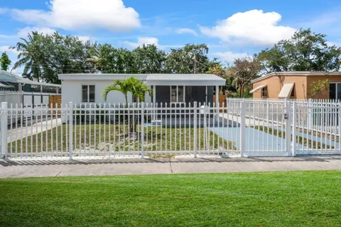716 Burlington St, Opa-Locka FL 33054