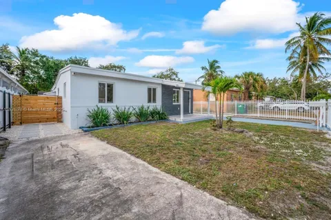 716 Burlington St, Opa-Locka FL 33054