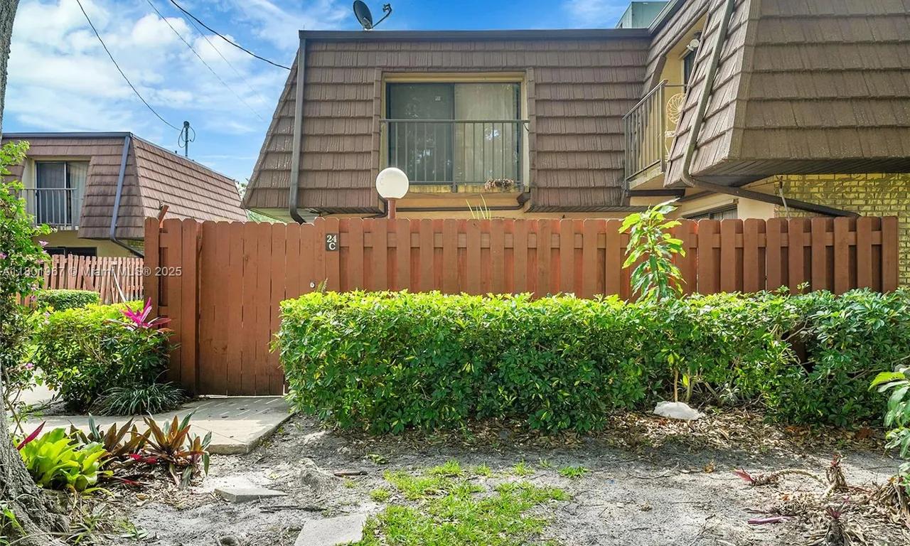 1458 N Lawnwood Cir # 24, Fort Pierce FL 34950