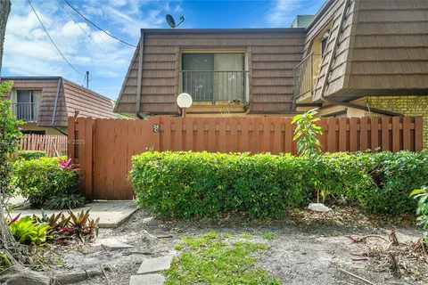 1458 N Lawnwood Cir # 24, Fort Pierce FL 34950